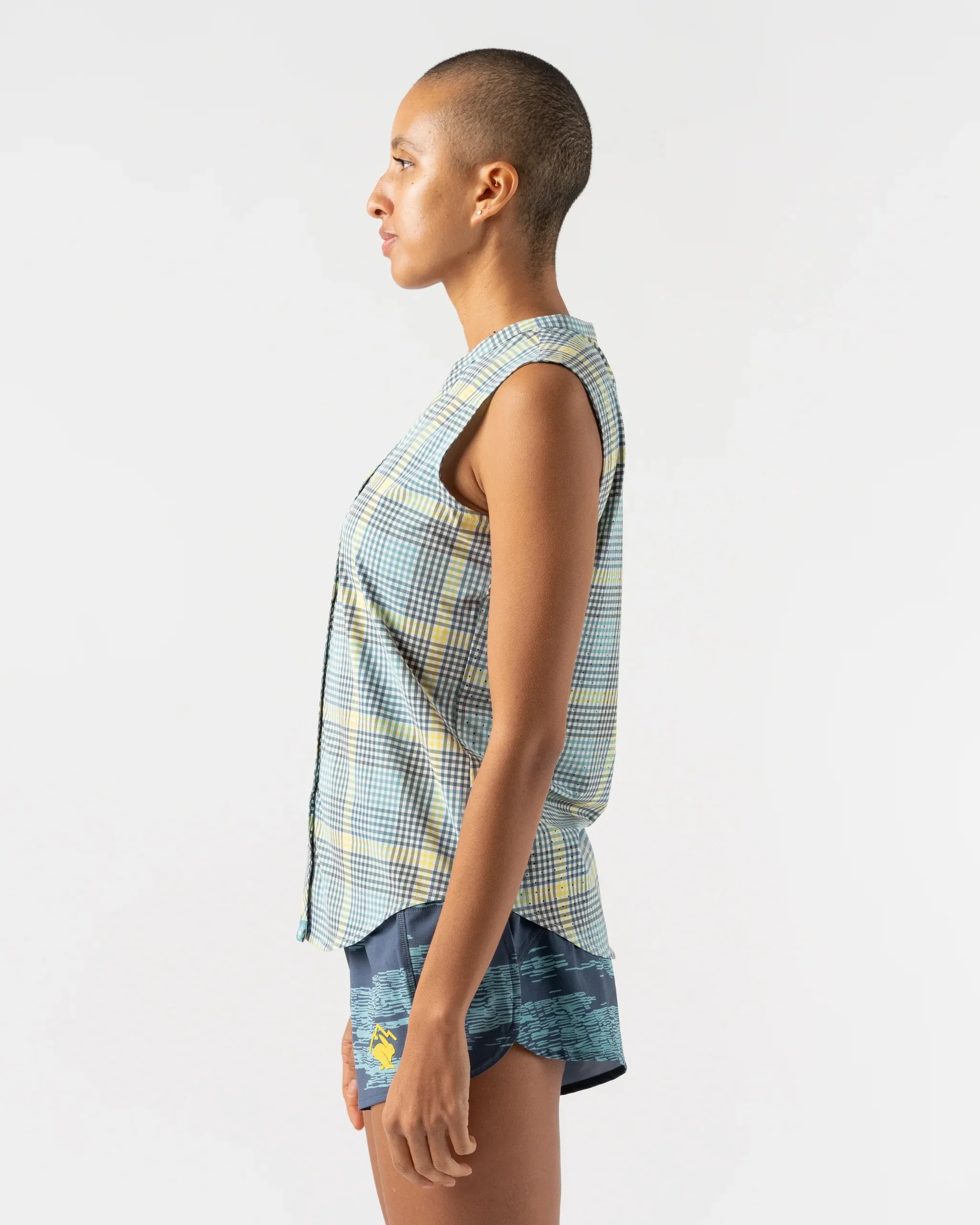 rabbit | High Country Sleeveless Performance Button Down | Women's | Orion Blue